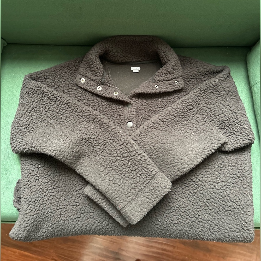 Aerie Cozy Black Fleece Pullover Sweatshirt With Pockets and Snap Closures